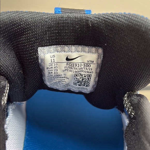 Nike Duke Pegasus 40 Sneaker, Like New - Picture 6 of 7